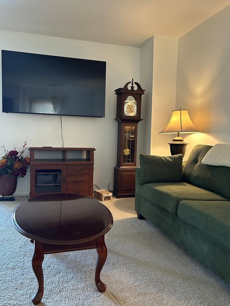 3 bedrooms, 2 bath, 4 beds Townhouse Apartment in Kentwood