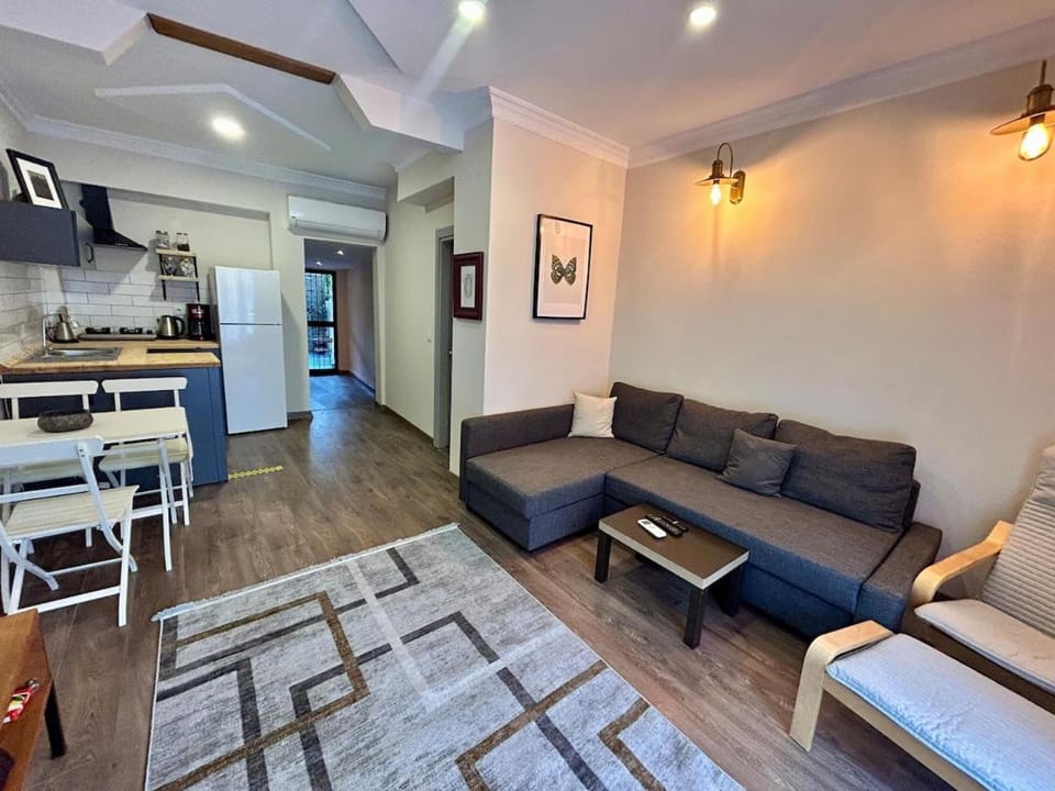 Lemon Tree Apartment with Private Garden in Kaleiçi Apartment in Antalya