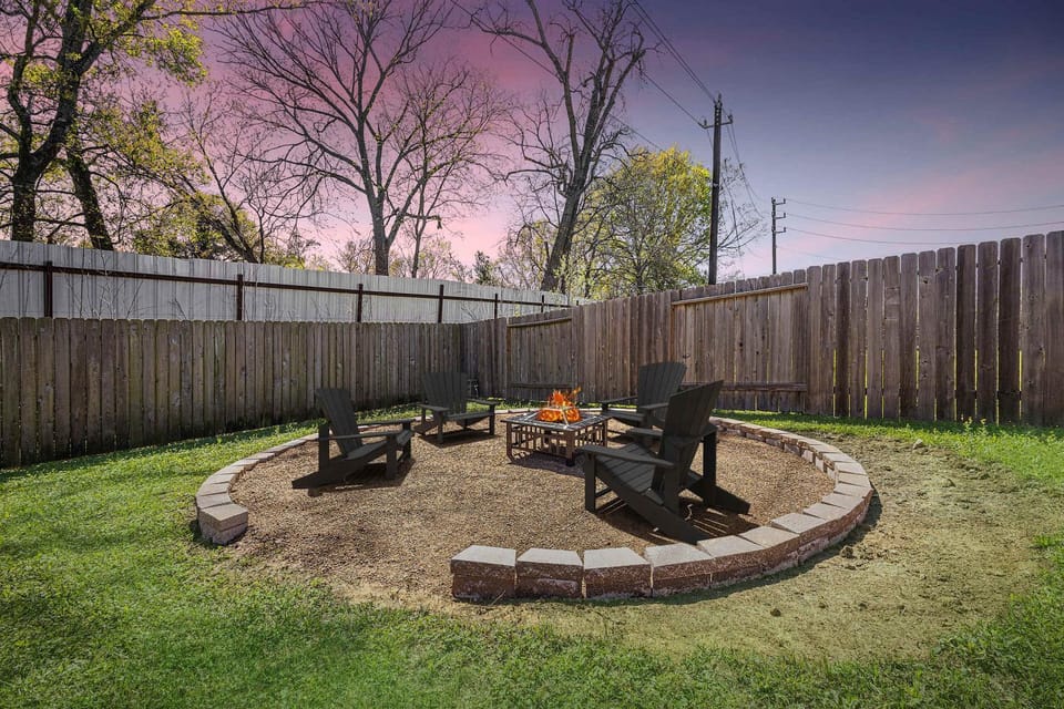 Family 4BR Home near NASA NRG Stadium & Hobby Airport House in Houston