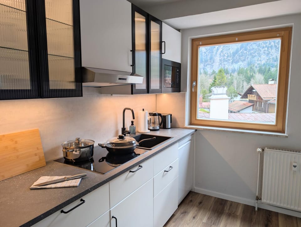 Natural landscape, Coffee/tea facilities, Mountain view, dishwasher, microwave, stove, toaster, kitchen