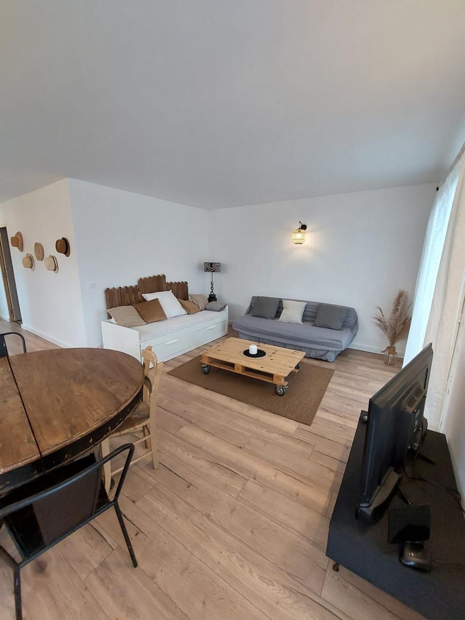 Communal lounge/ TV room