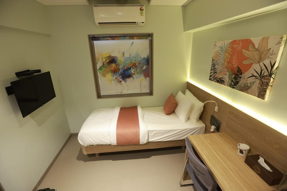 Bed, Bedroom, air conditioner