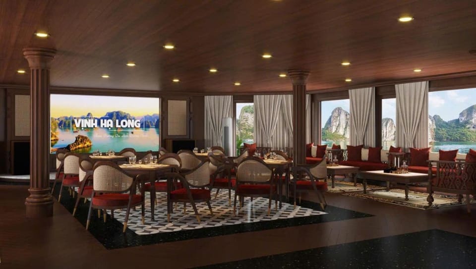 Restaurant/places to eat, People, Natural landscape, Living room, Banquet/Function facilities, Seating area, Lake view, River view, group of guests
