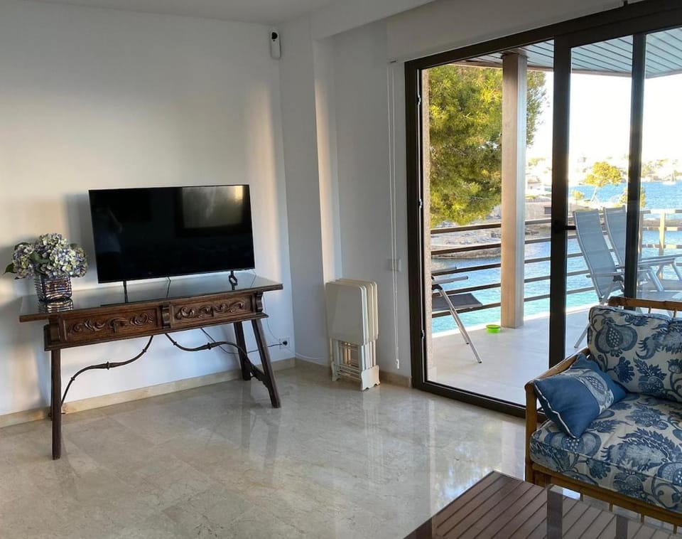 Luxurious seafront apartment Renovated in 2024 Apartment in Cas Català
