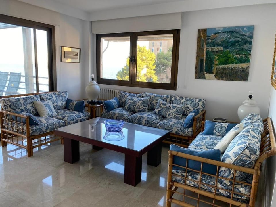 Luxurious seafront apartment Renovated in 2024 Apartment in Cas Català