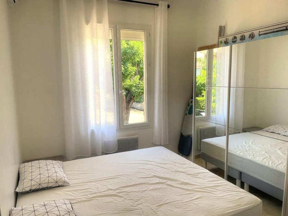 Appartement T.3 Vue mer by Sea View Property Rental Apartment in Roquebrune-sur-Argens