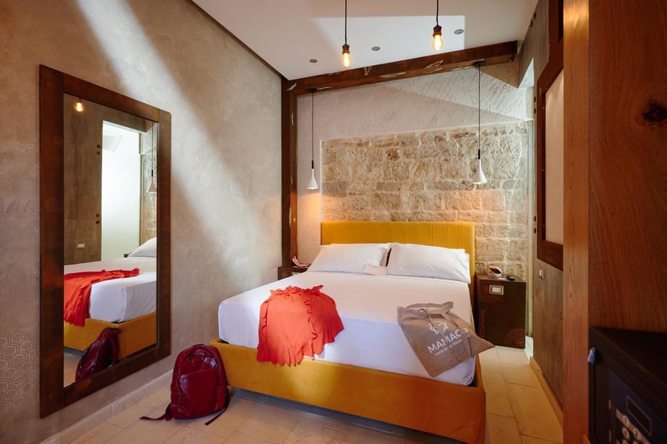 Bed, TV and multimedia, Photo of the whole room, Bedroom, towels
