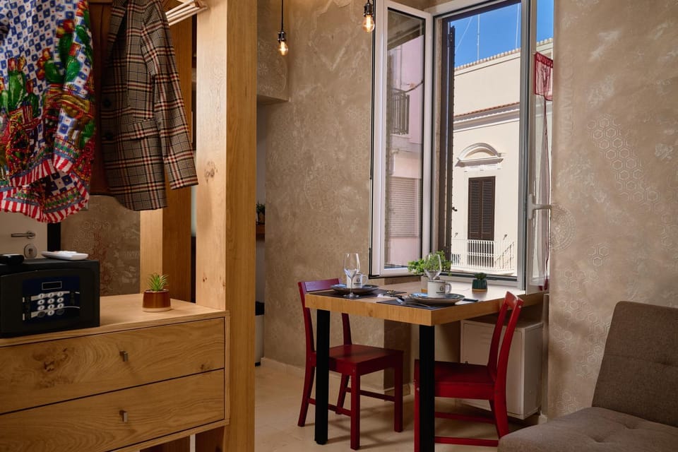 Kitchen or kitchenette, Living room, Photo of the whole room, Seating area, Dining area