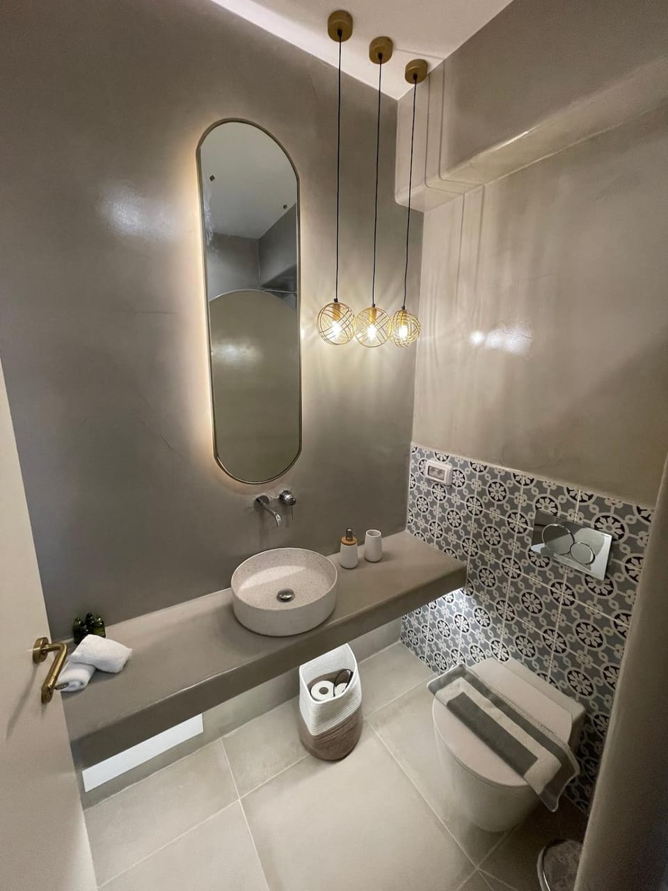 Toilet, Bathroom, towels