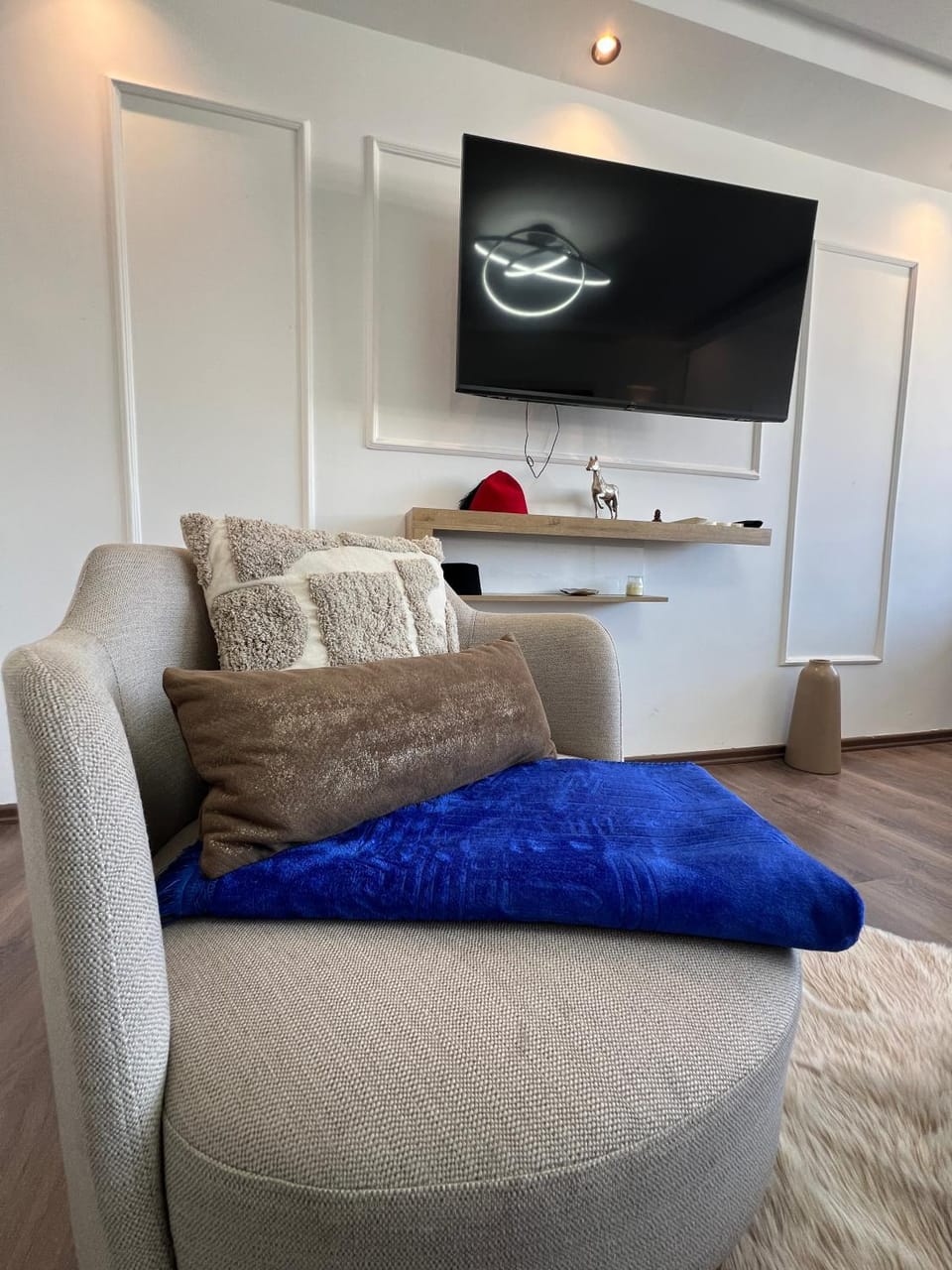 Communal lounge/ TV room, TV and multimedia, Living room, Seating area