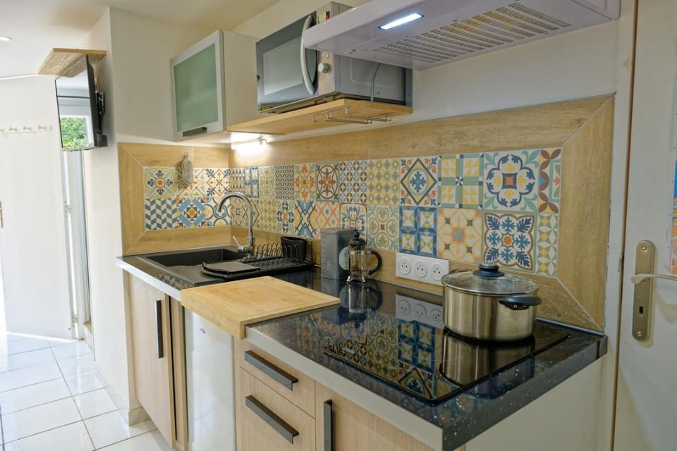 Kitchen or kitchenette, stove