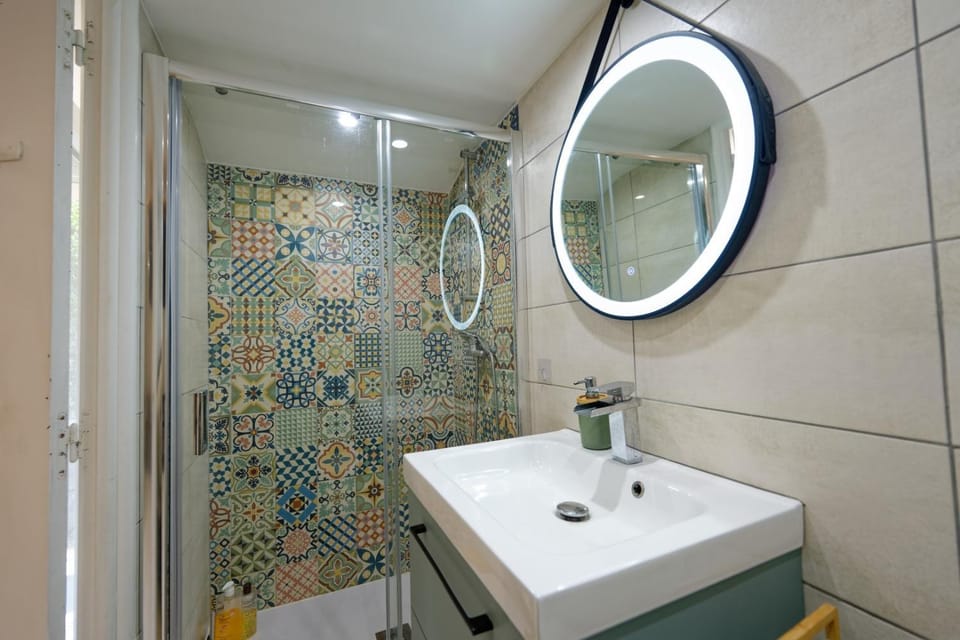 Shower, Bathroom