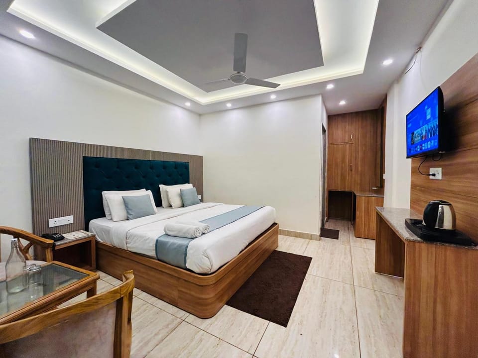 Bed, TV and multimedia, Coffee/tea facilities, Kitchen or kitchenette, Living room, Photo of the whole room, Seating area, Bedroom, hair dresser, minibar