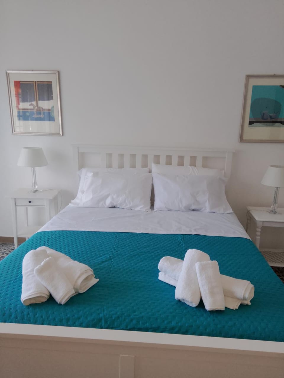 Photo of the whole room, Bedroom, towels
