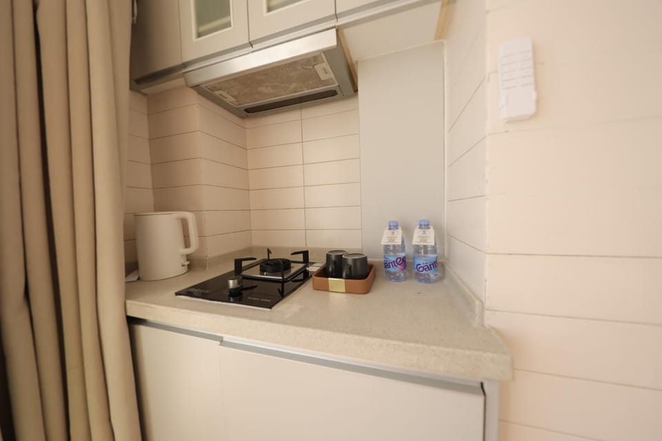 Kitchen or kitchenette, kitchen