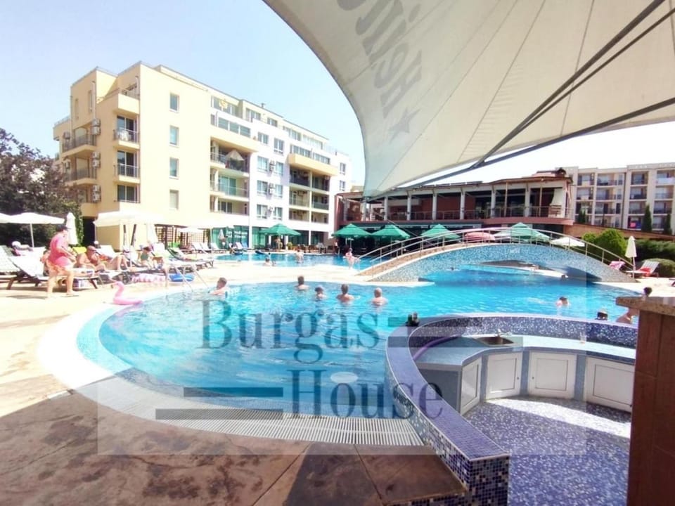 Sunny Beach Penthouse, Pool View, Near Nessebar Apartment in Sunny Beach