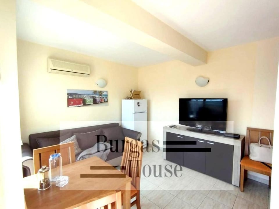 Sunny Beach Penthouse, Pool View, Near Nessebar Apartment in Sunny Beach