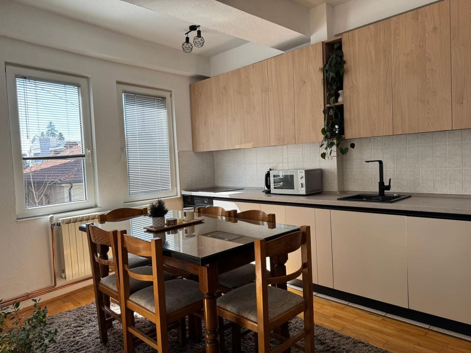 Coffee/tea facilities, Dining area, oven