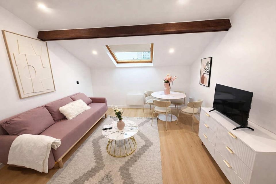 Appartement metro Mairie d'Aubervilliers 4 pers Apartment in Aubervilliers