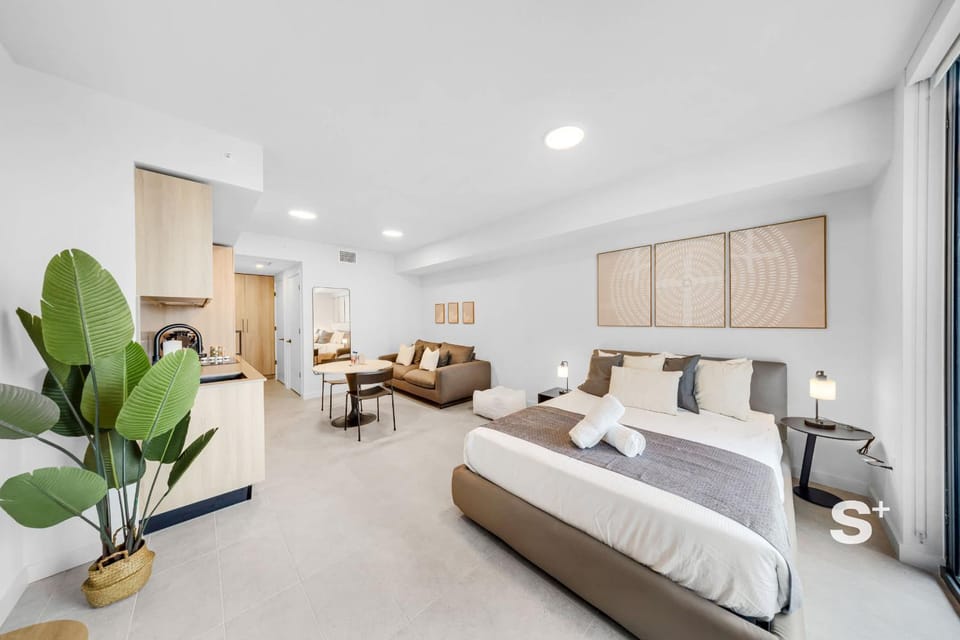 Bed, TV and multimedia, Living room, Photo of the whole room, towels