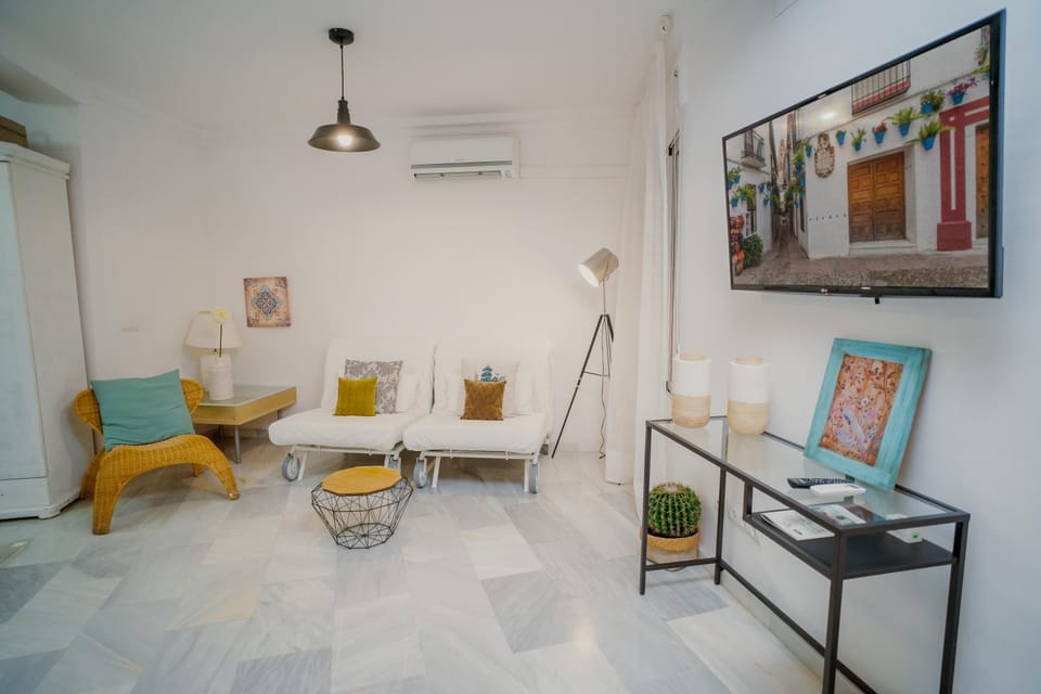 Living room, Seating area, air conditioner