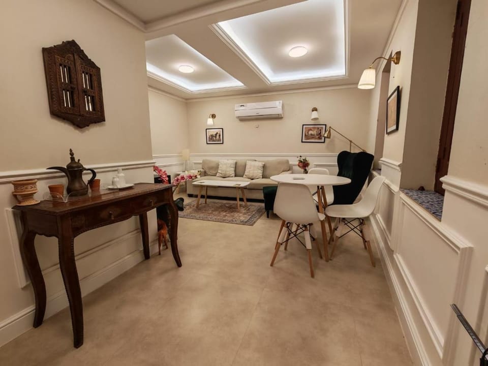 Living room, Seating area, Dining area, air conditioner