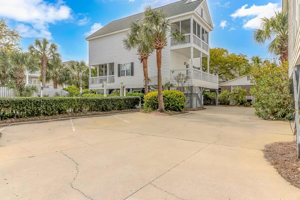 Steps to beach, Pool, Ensuite bath, Arcade House in Surfside Beach