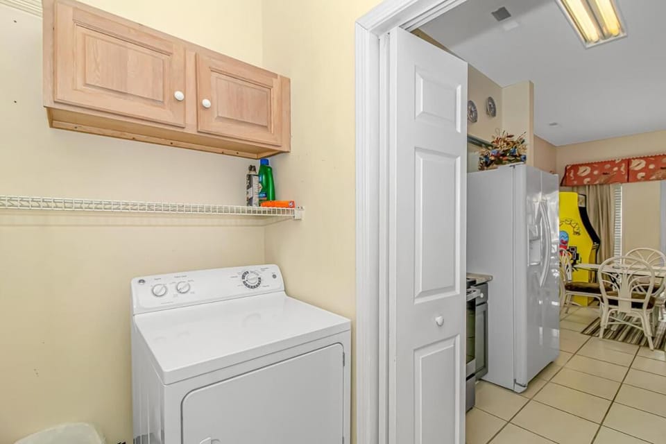 Steps to beach, Pool, Ensuite bath, Arcade House in Surfside Beach