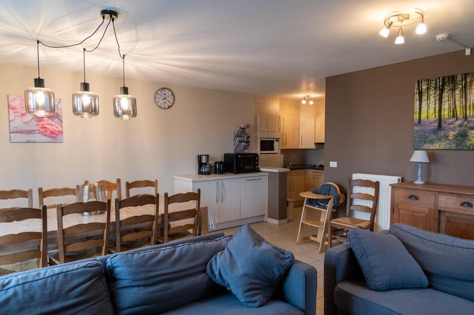 Kitchen or kitchenette, Seating area, Dining area