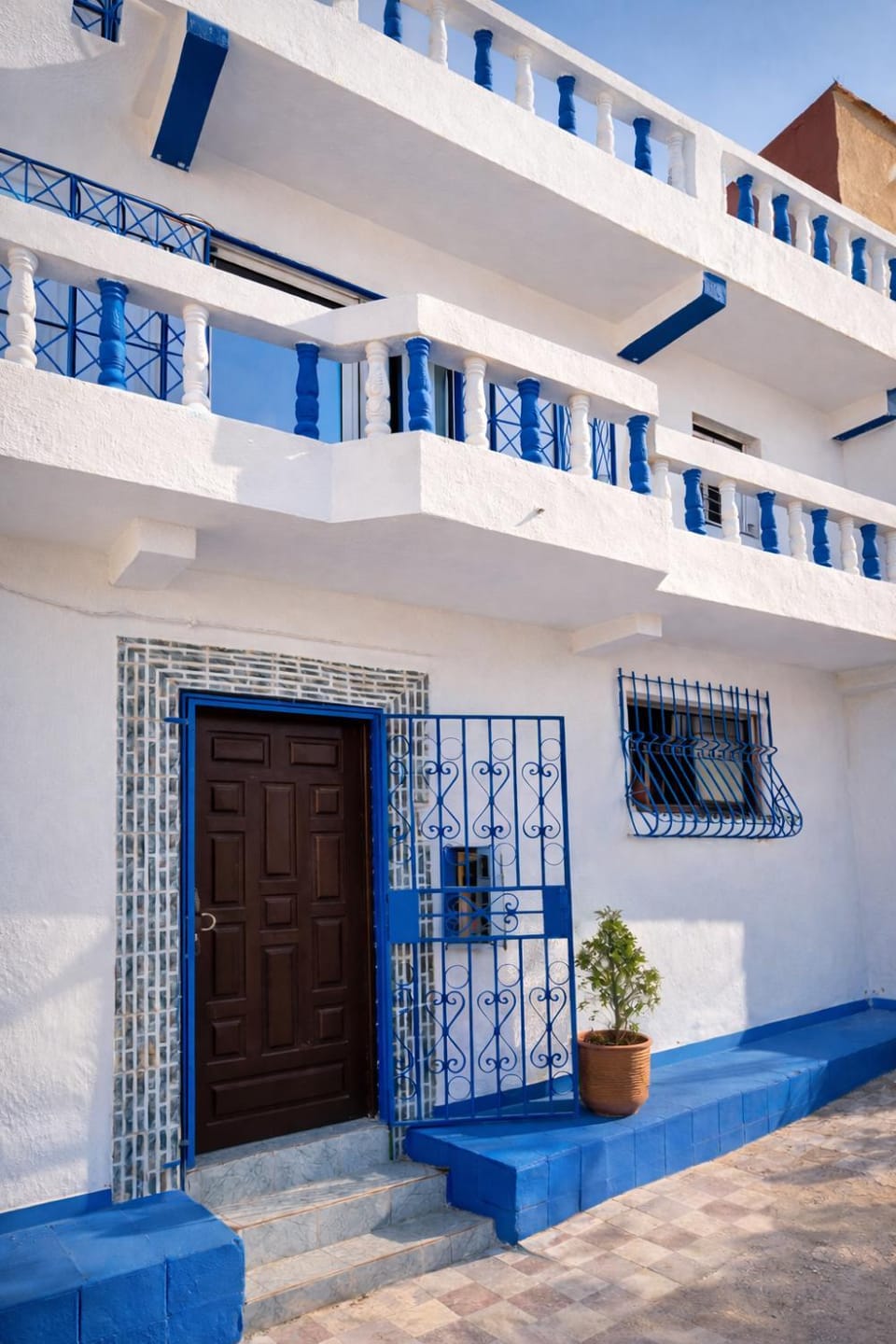 Facade/entrance