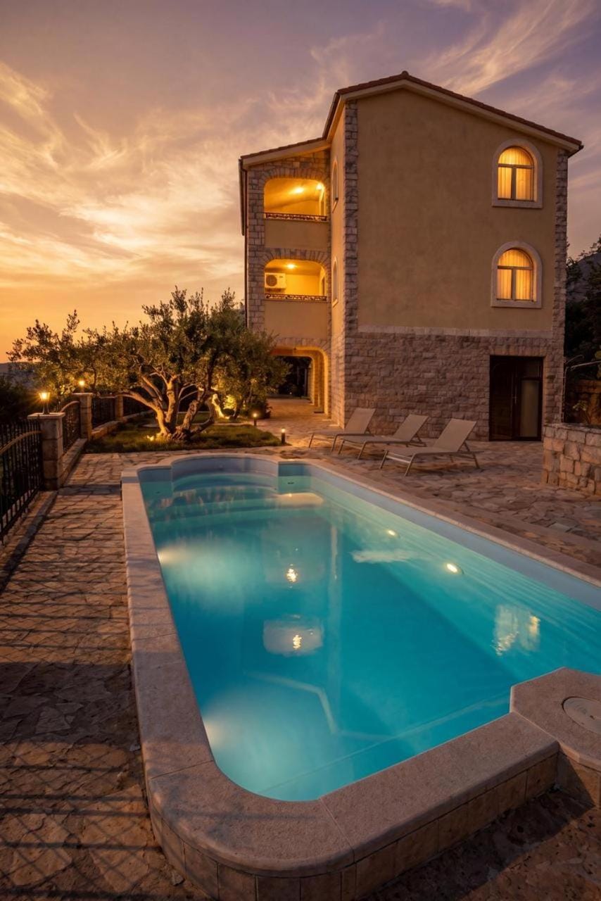 Swimming pool, sunbed