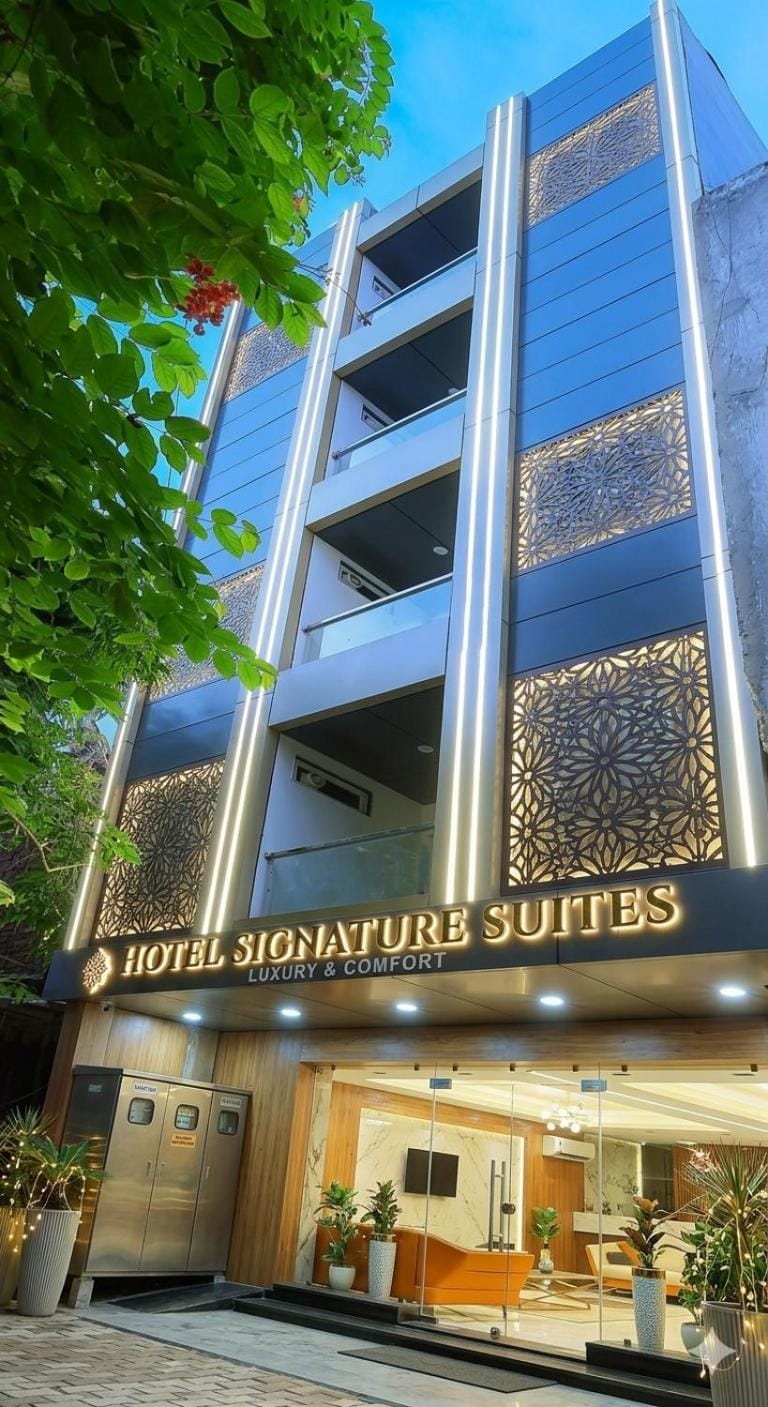 Hotel Signature Suites Delhi IGI airport drop Hotel in Noida