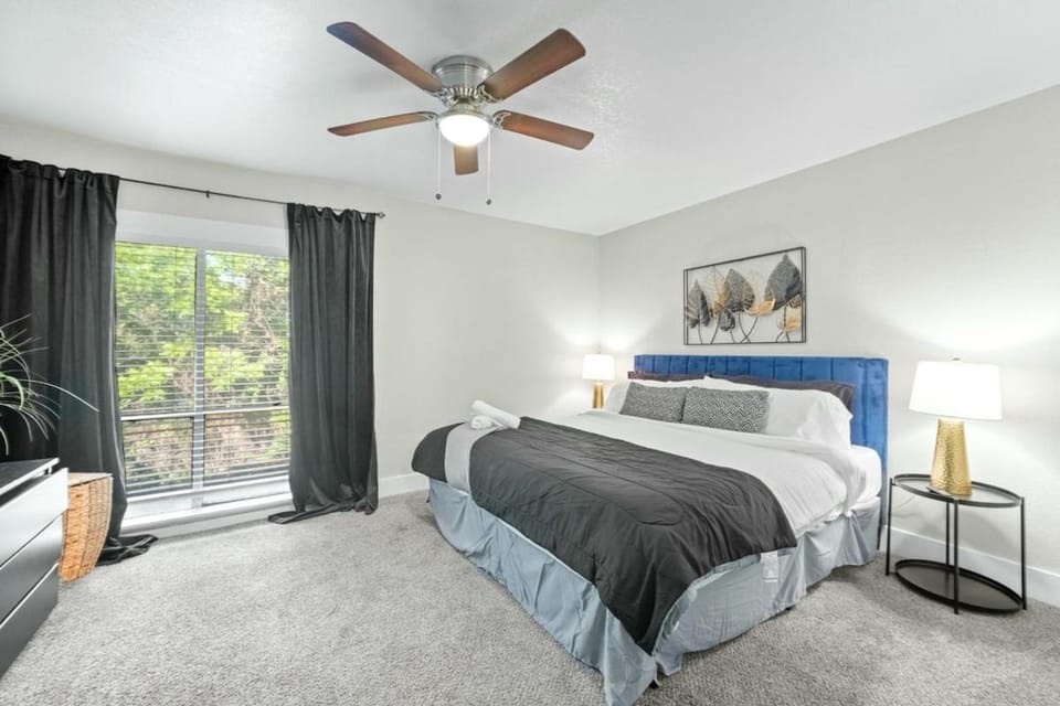 Modern and Spacious Apartment | AT&T Stadium Apartment in Arlington
