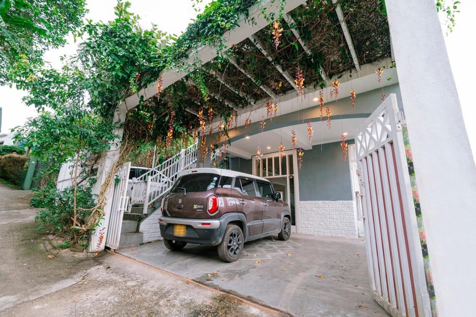 Property building, Day, Parking