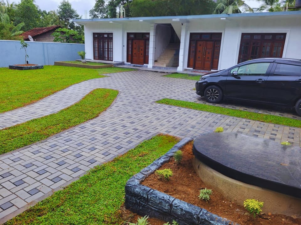 Property building, Garden, Parking