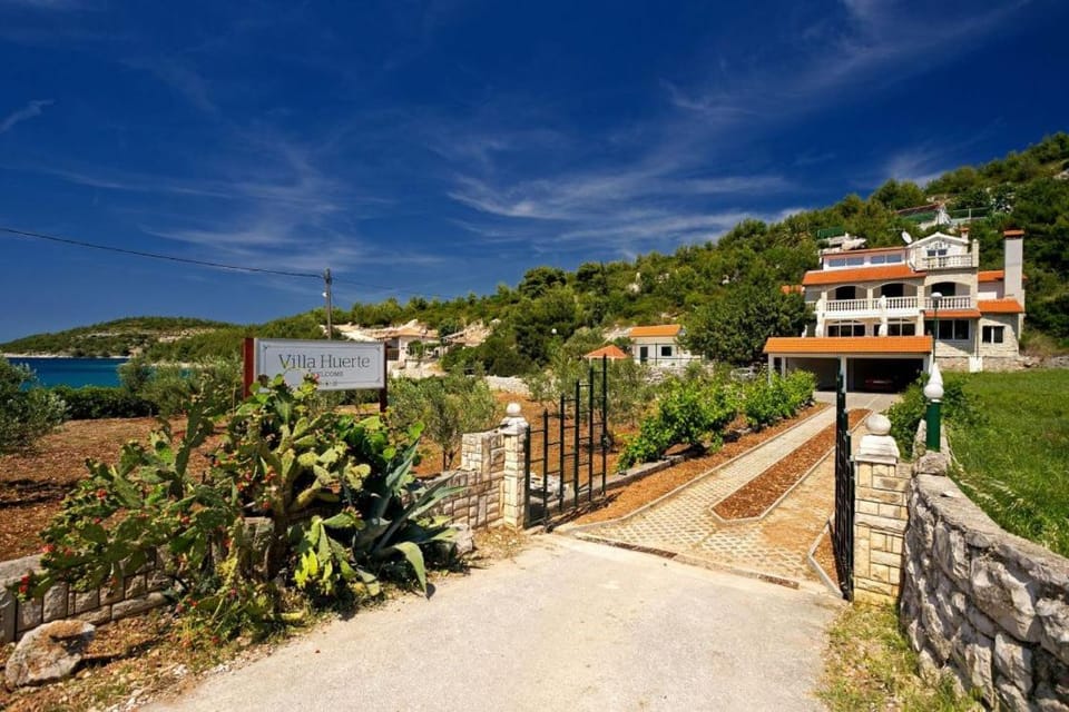 Villa Huerte - Seaview Studio Apartment in Hvar