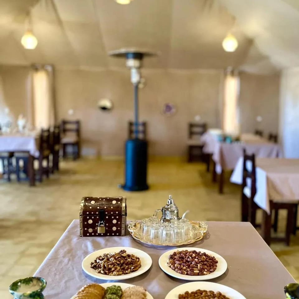 Restaurant/places to eat, Food and drinks