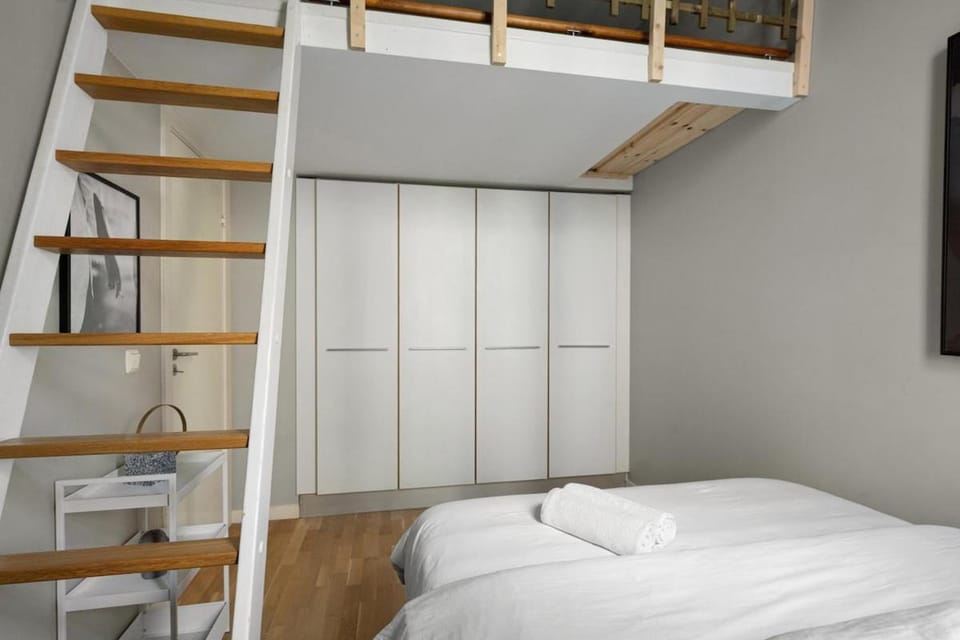 Modern Central Oslo Apartment with High Ceilings Apartment in Oslo