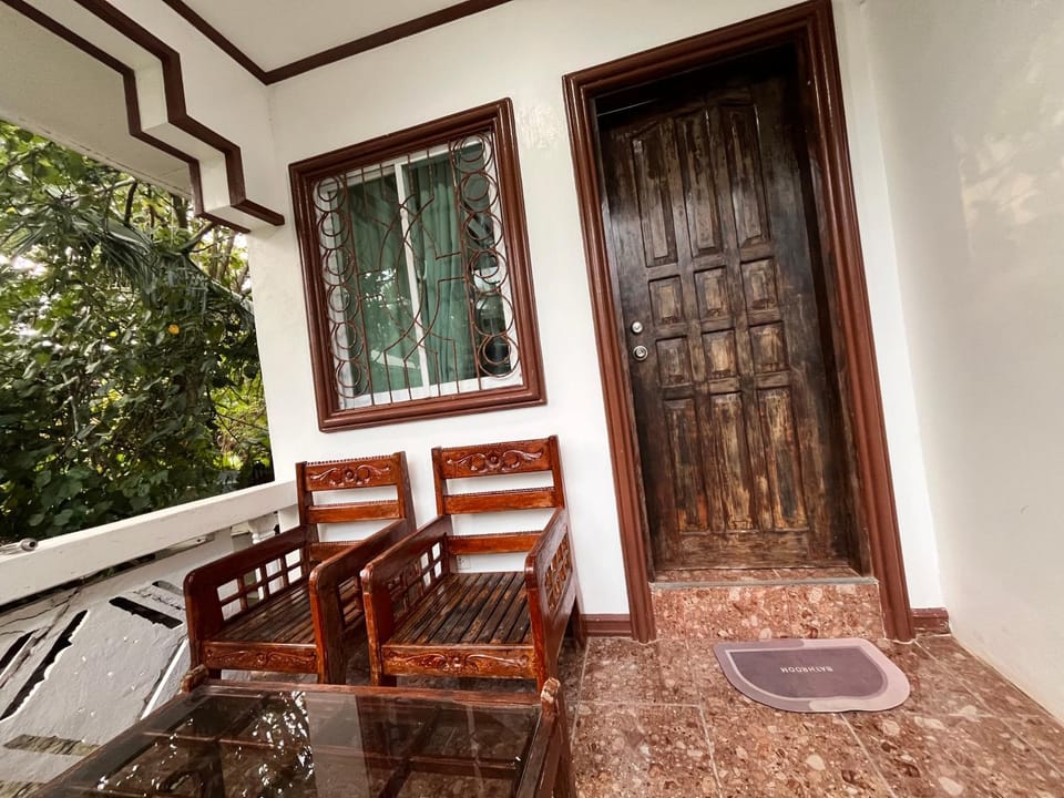 Surfers House Near the beach W kitchen Balcony fast wifi Apartment in General Luna