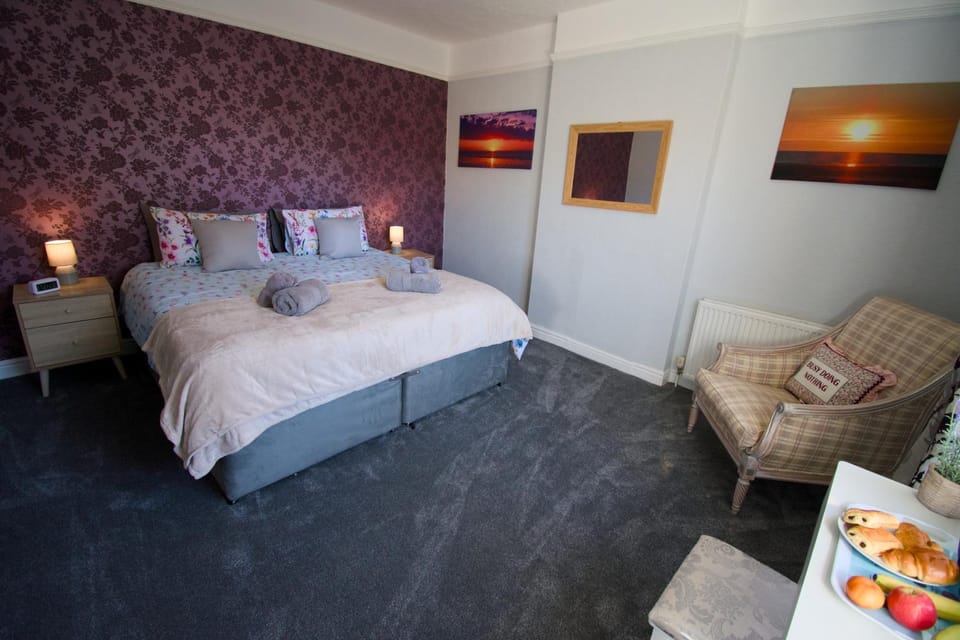 New! Luxury 4 Bedroom Detached House - Central Baslow House in Derbyshire Dales District