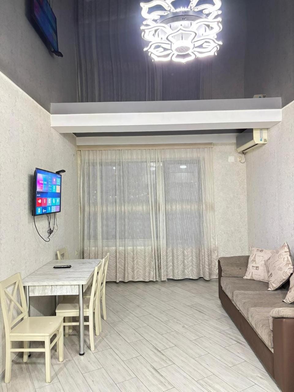 TV and multimedia, Living room, Seating area, Dining area