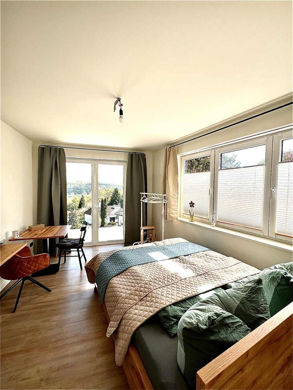 Bed, Seating area, Bedroom