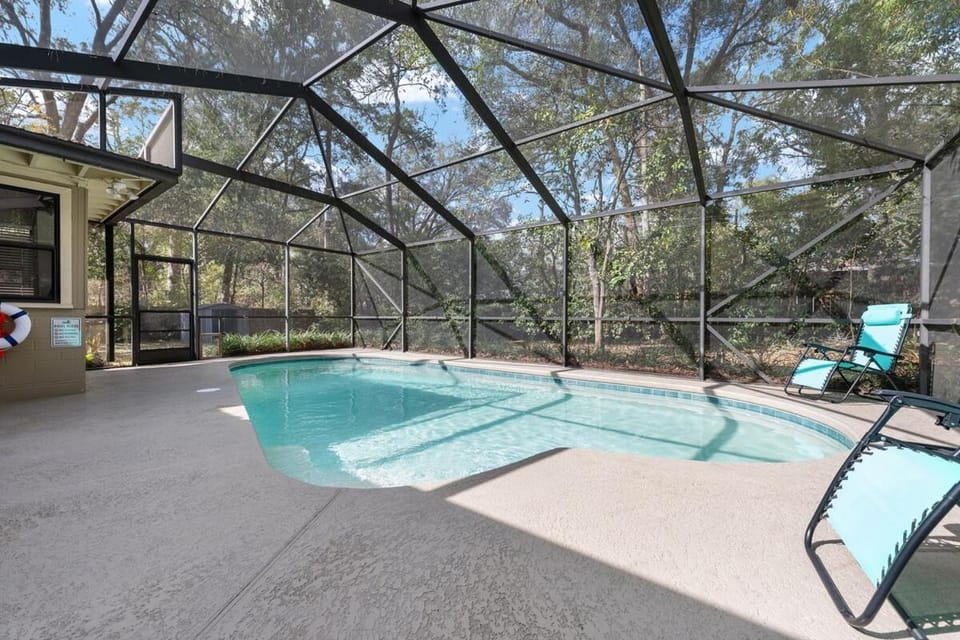 Midcentury Marvel pool home near University of Florida House in Gainesville