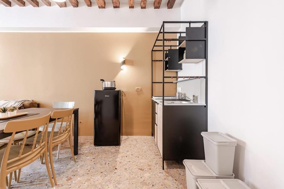 Dining area, kitchen