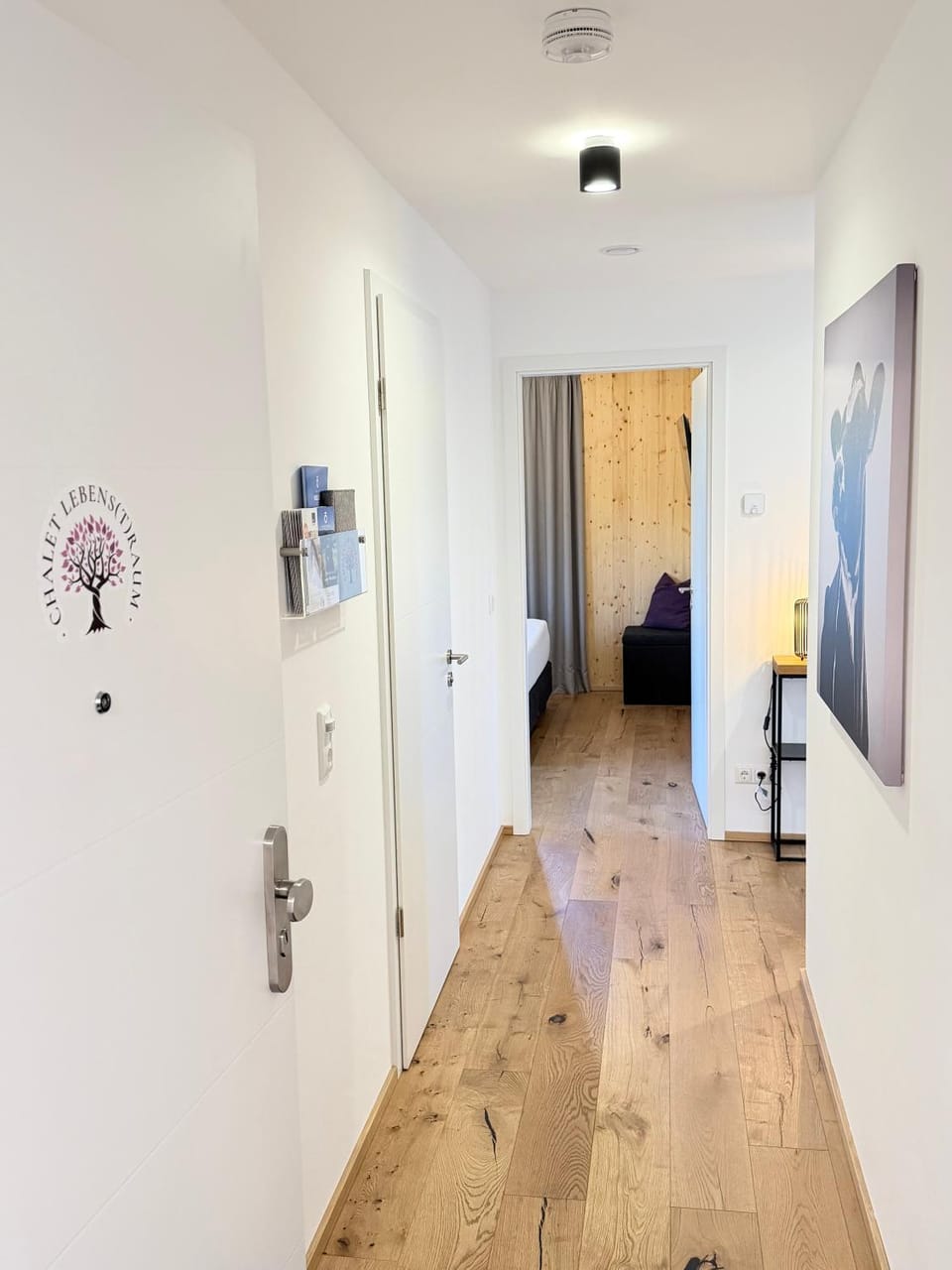Facade/entrance, Photo of the whole room, Decorative detail, Bedroom