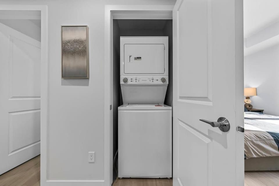 Modern End 3BR Townhouse Near U of A & Whyte Ave House in Edmonton