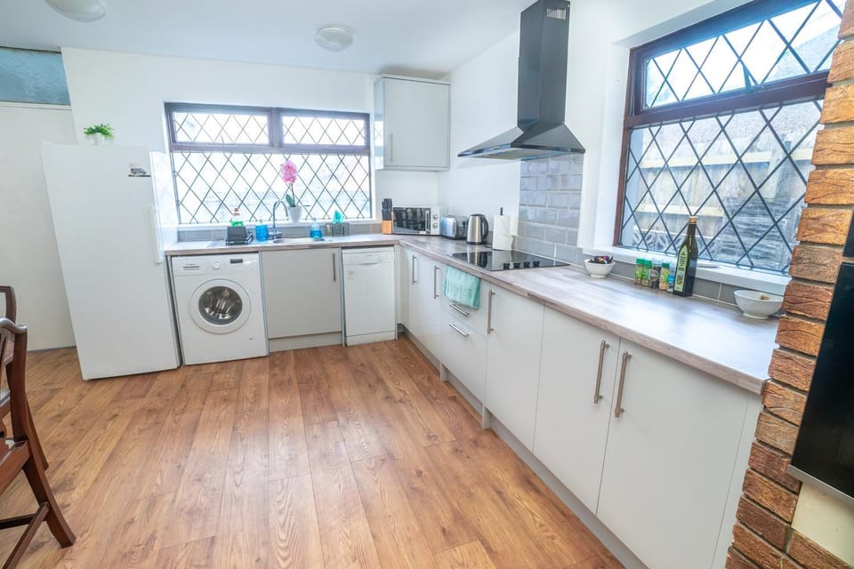 Kitchen or kitchenette, dishwasher, oven, stove, washing machine