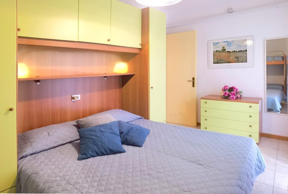 Bed, Bedroom, wardrobe