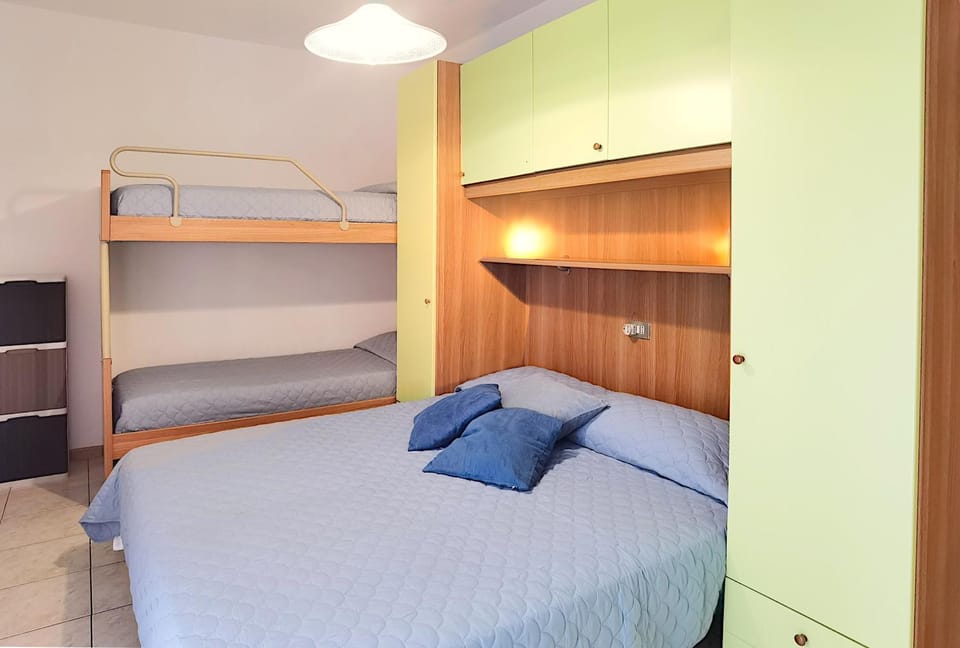 Bed, Bedroom, bunk bed, wardrobe