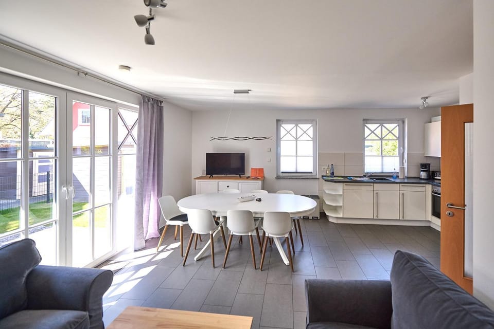 Dining area, kitchen